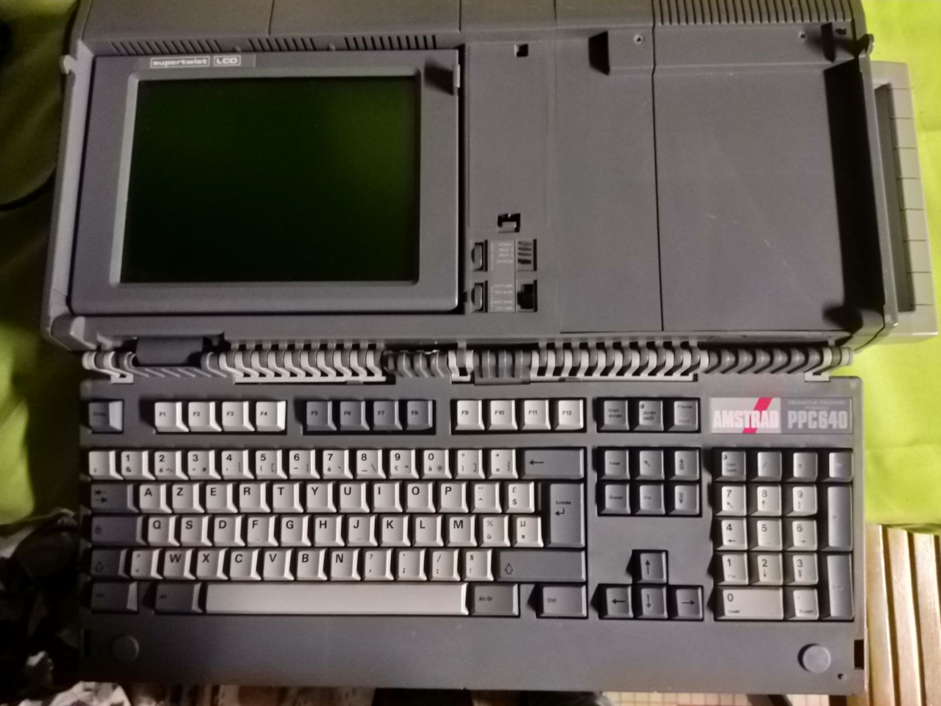 Amstrad PPC 640 ouvert, vu du haut