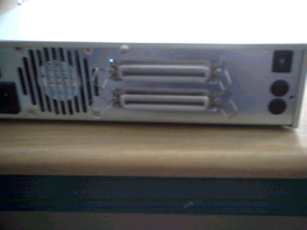 boitier SCSI pour lecteur disquette sous toutes les coutures