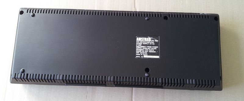 Amstrad CPC 464 vu du dessous