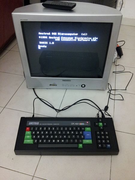 Amstrad CPC 464 slim avec son écran