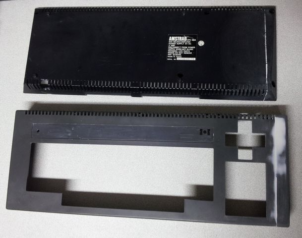 Amstrad CPC 464 découpé, dessus et dessous