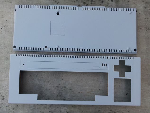 façades dessus et dessous de l'Amstrad CPC 464 après ponçage