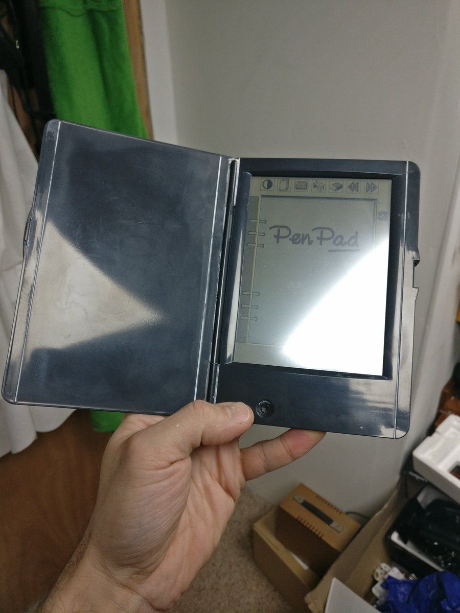 interior of the Amstrad PDA600 cleaned by The BackOffice