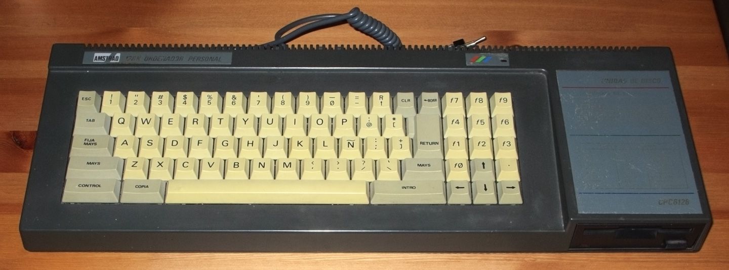 façade avant de l'Amstrad CPC CPC 6128