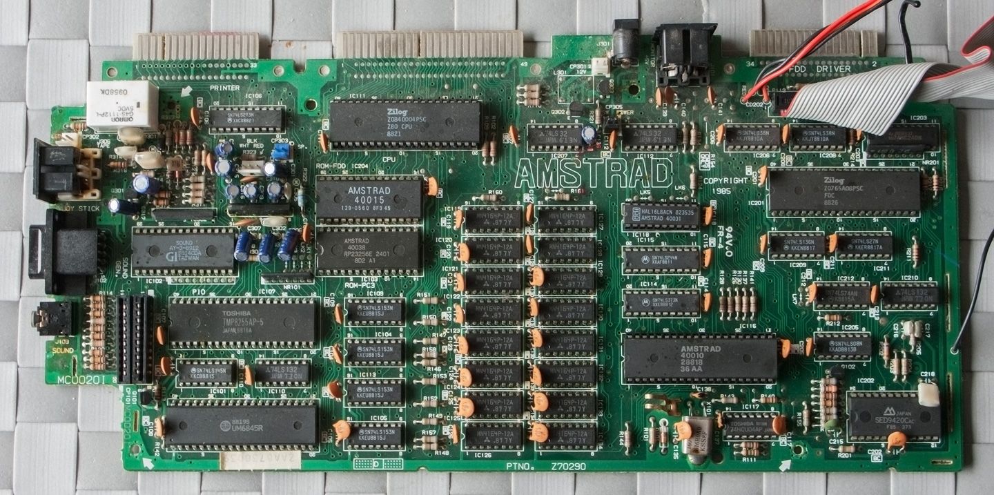 carte mre de l'Amstrad CPC 6128 aprs nettoyage