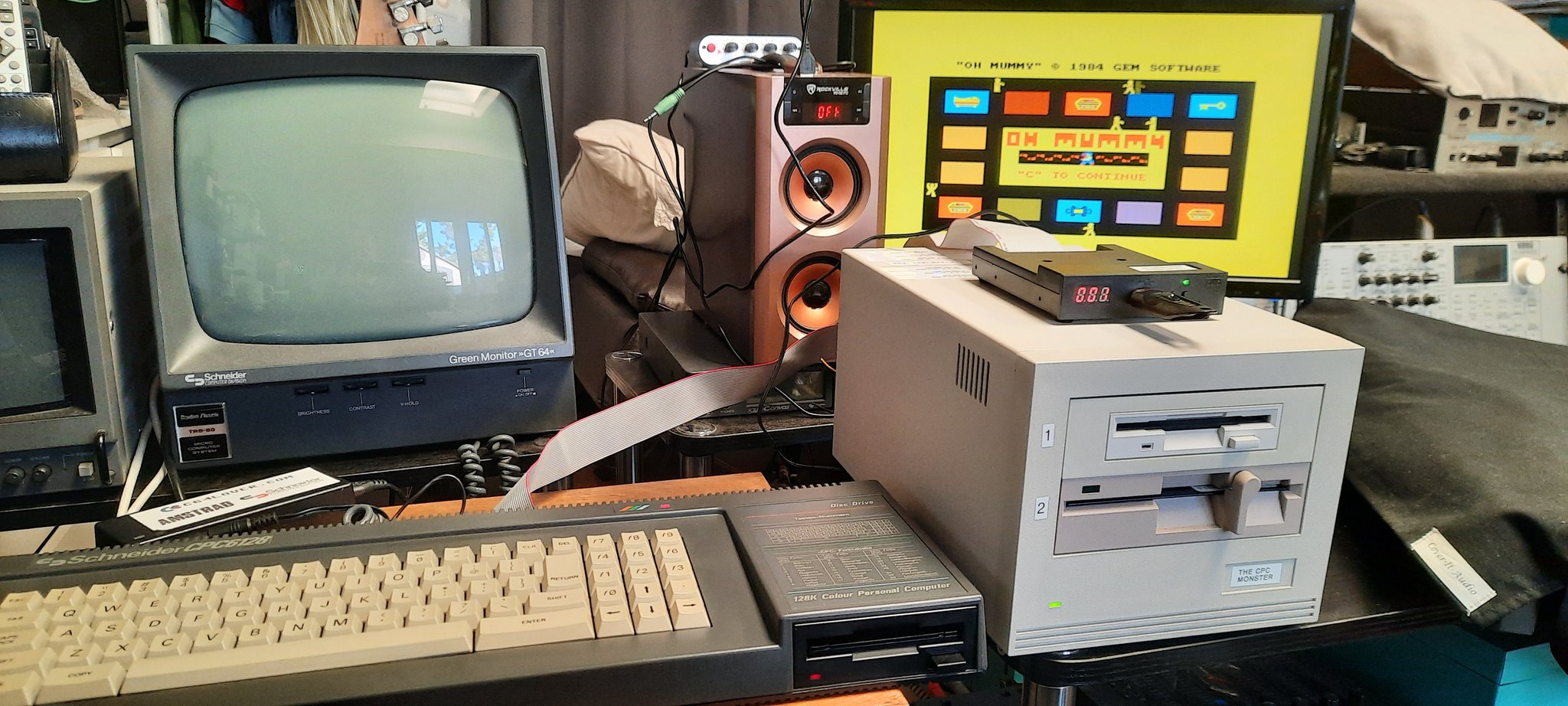 Amstrad CPC et tour de lecteur de disquettes