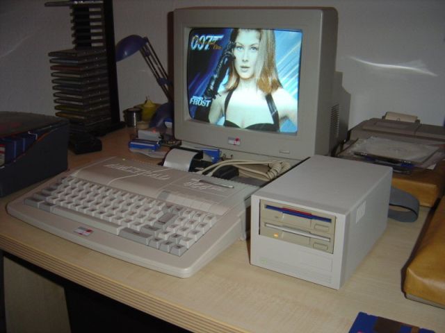 photo of a customized Amstrad CPC 464+ 1 /2